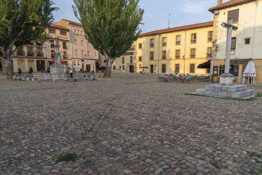 León 053 - plaza del Grano.jpg